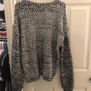Black & white balloon sleeve sweater!